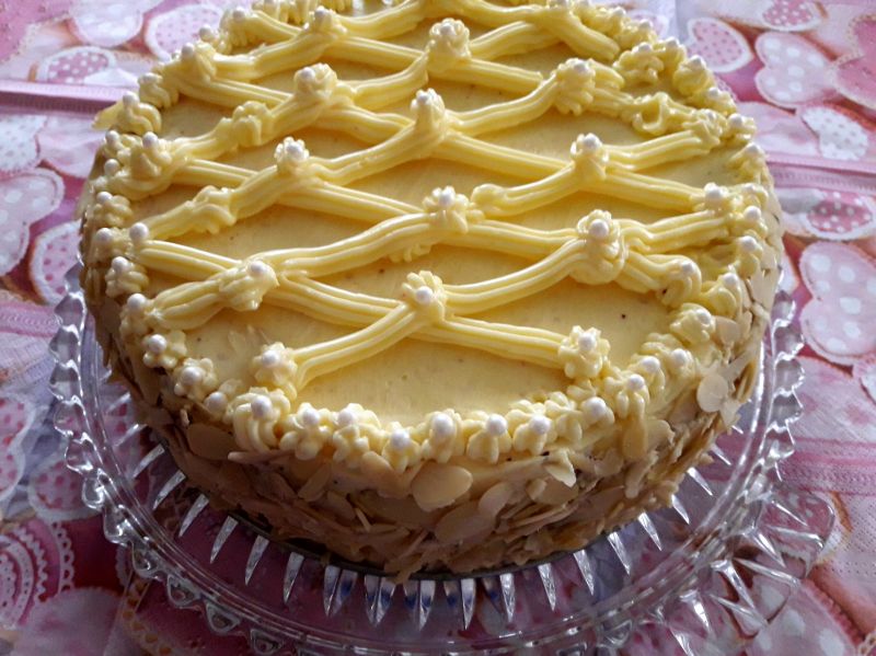 Tort makowo-mannowy z marchewką i dynią