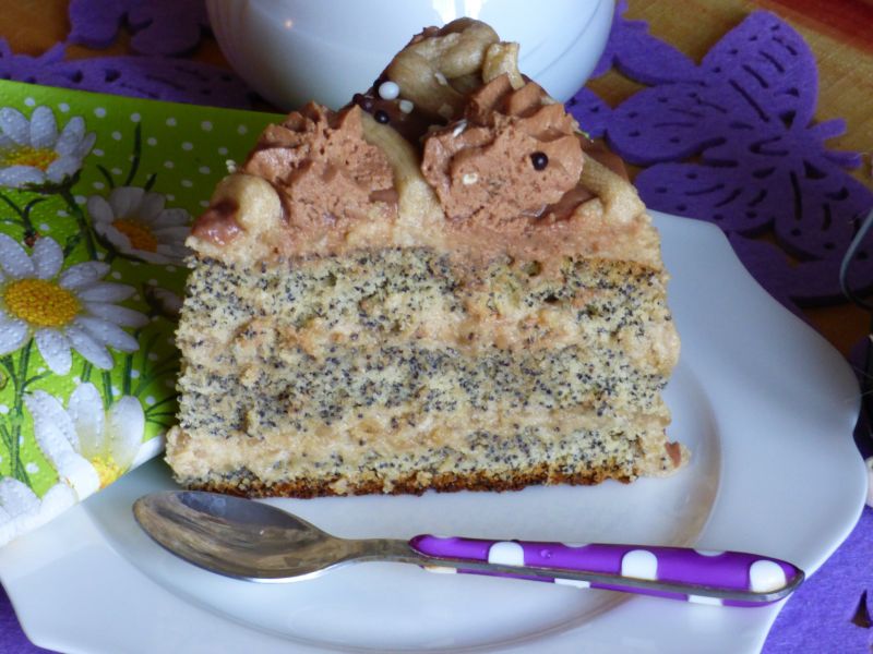 Tort makowy z kremem kawowym Tort makowy z kremem kawowym