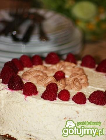 Tort malinowo-migdałowy Tort malinowo-migdałowy