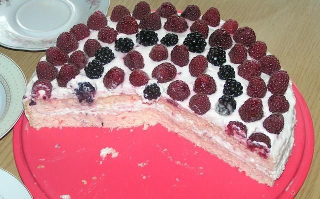 Tort malinowy Tort malinowy