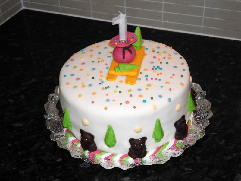 Tort na roczek w zimowej odsłonie Tort na roczek w zimowej odsłonie