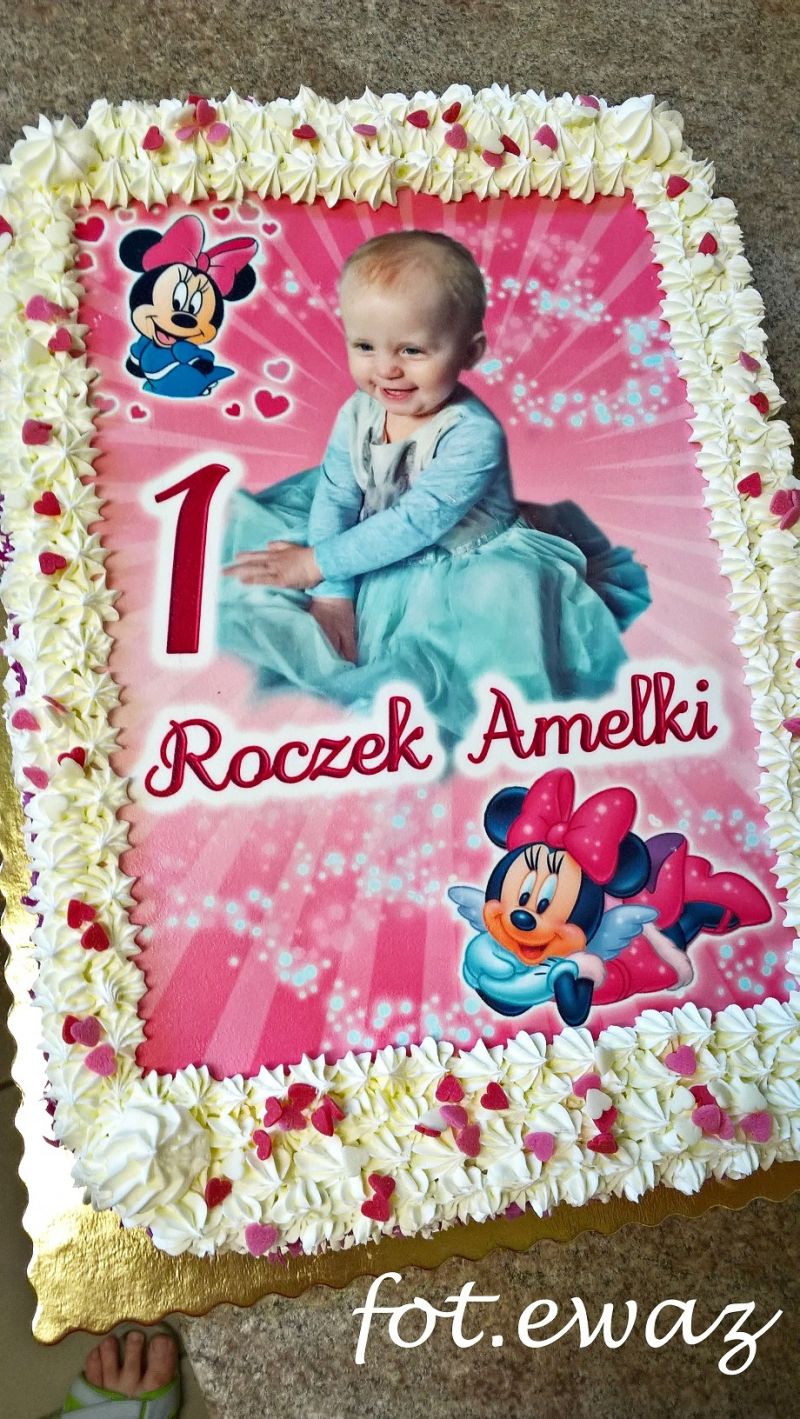 Tort na roczek z truskawkami  Tort na roczek z truskawkami