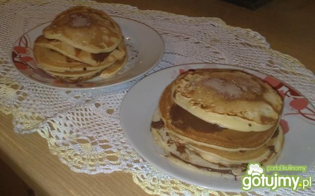 Tort naleśnikowy z bananami i czekoladą