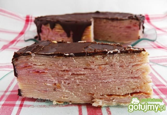 Tort naleśnikowy z malinową konfiturą