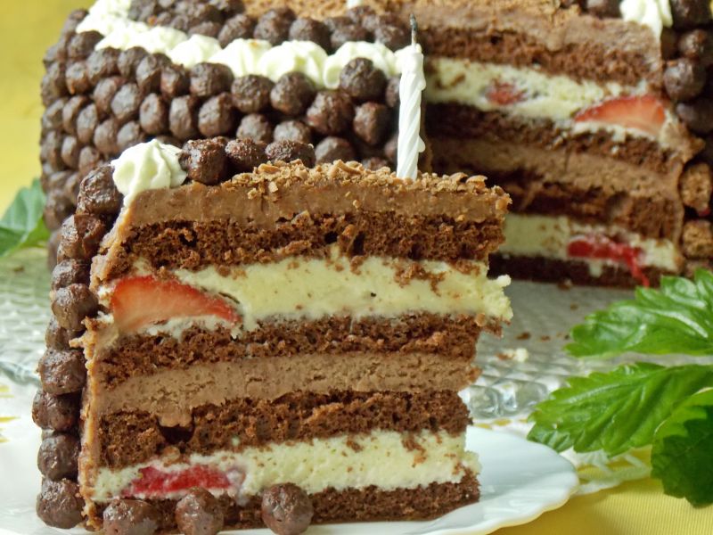 Tort Nesquik z truskawkami Tort Nesquik z truskawkami
