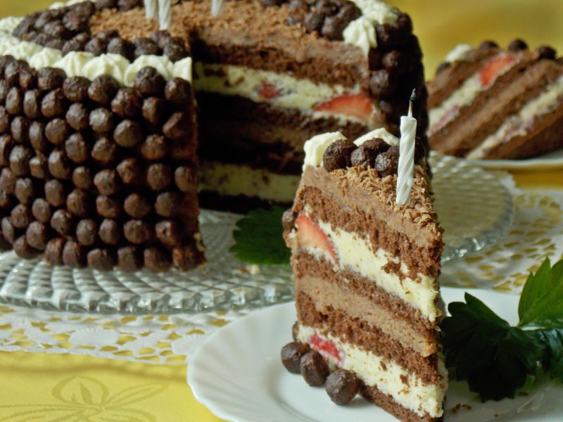Tort Nesquik z truskawkami Tort Nesquik z truskawkami