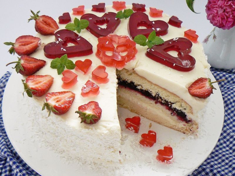 Tort od serca z sercami Tort od serca z sercami