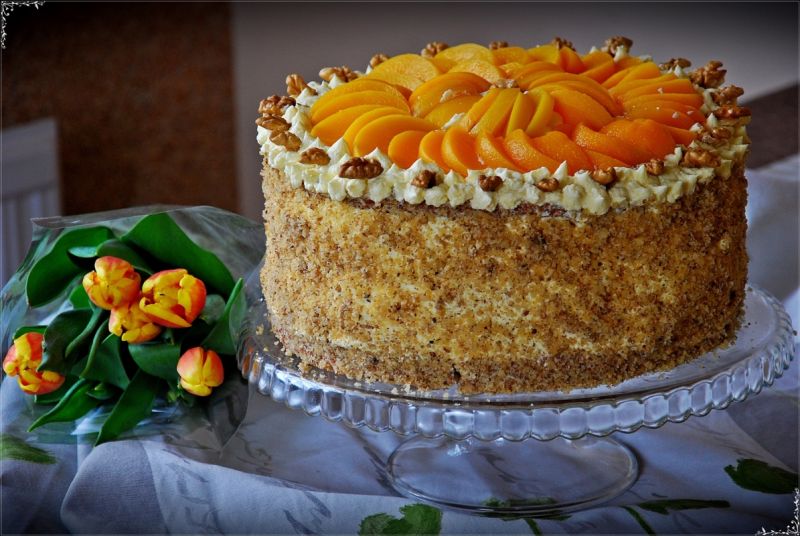 Tort Orzechowa brzoskwinka Tort Orzechowa brzoskwinka