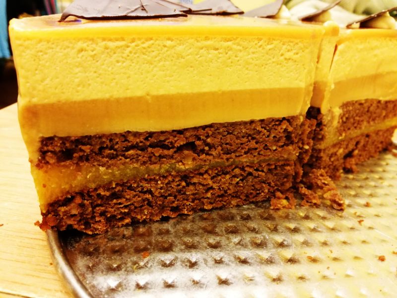 Tort orzechowo karmelowy