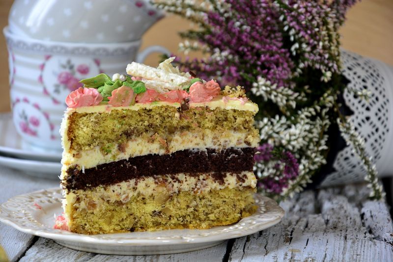 Tort orzechowy z kakaowym akcentem 