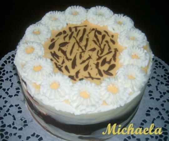 Tort orzechowy z kremem adwokatowym