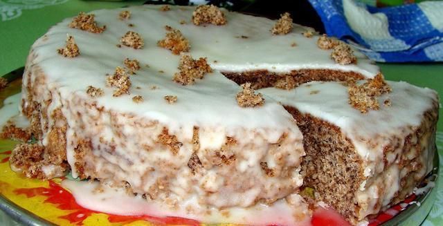 Tort orzechowy z rumowym lukrem Tort orzechowy z rumowym lukrem