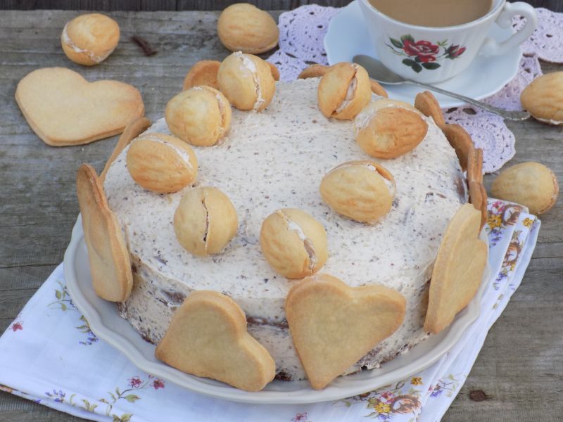 Tort ,,orzeszkowy'' Tort ,,orzeszkowy''