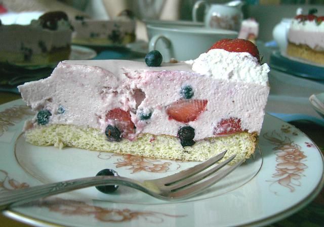Tort owocowo - jogurtowy Tort owocowo - jogurtowy