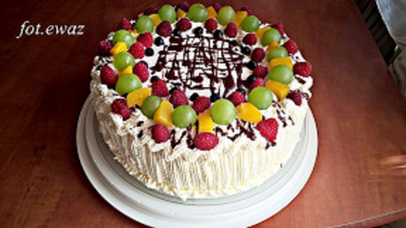 Tort owocowy z czekoladą Tort owocowy z czekoladą