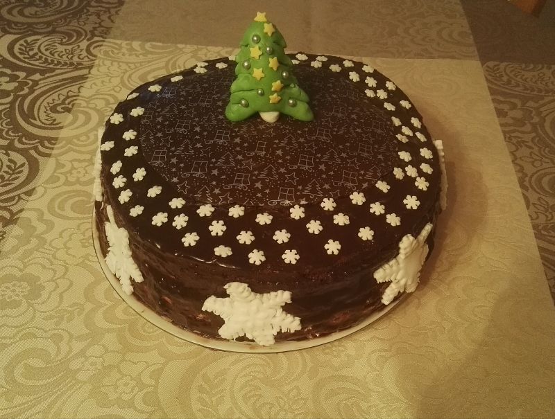 Tort piernikowo-bezowo-chałwowy