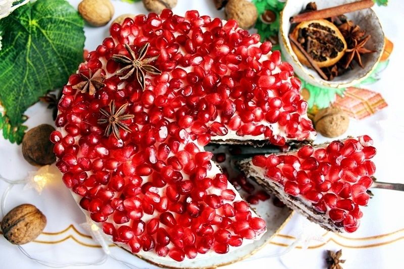 Tort piernikowy z granatem