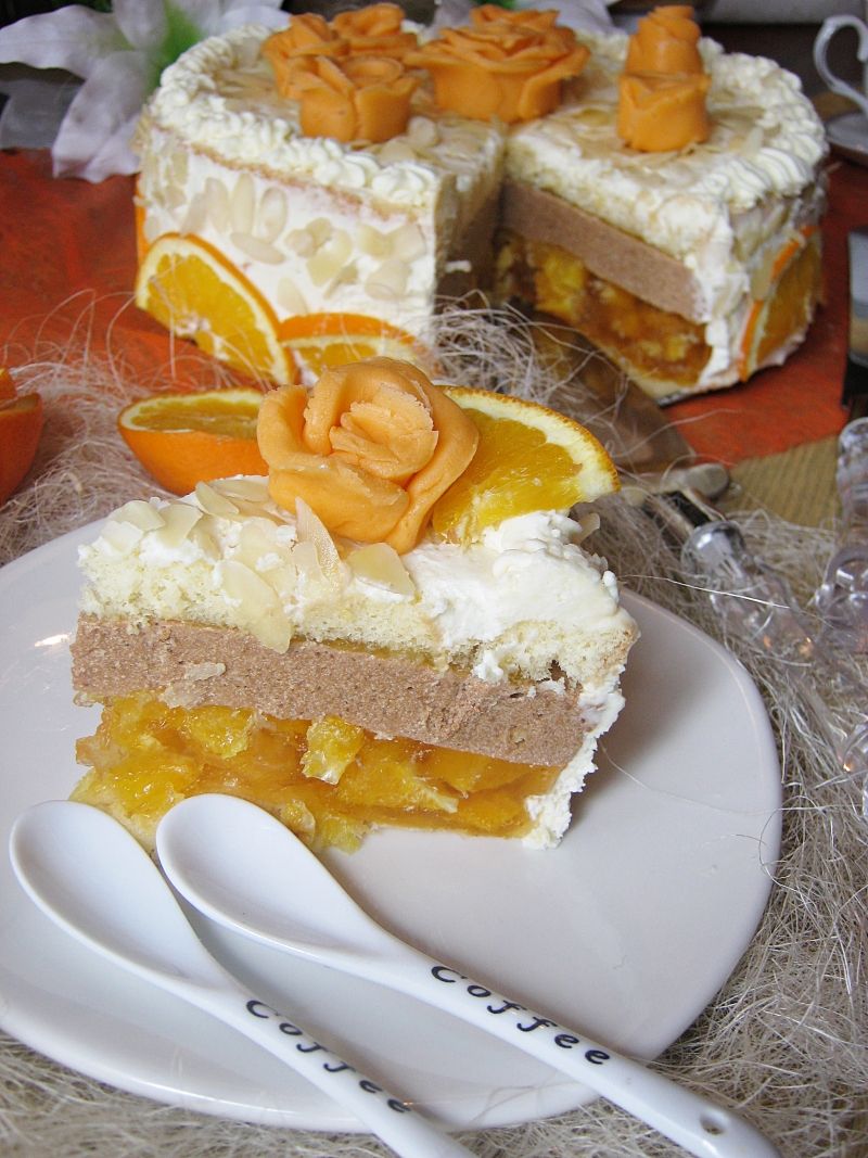 Tort pomarańczowo-kajmakowy Tort pomarańczowo-kajmakowy