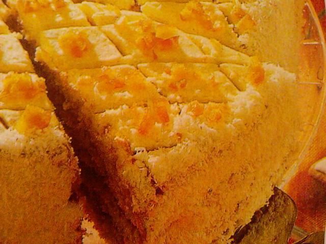 Tort pomarańczowy z bitą śmietaną Tort pomarańczowy z bitą śmietaną