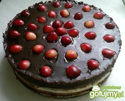 Tort sernikowy z czereśniami i czekoladą