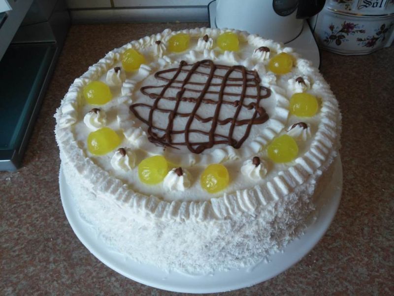 Tort śmietankowo brzoskwiniowy  Tort śmietankowo brzoskwiniowy