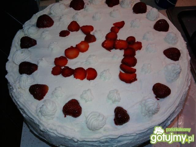 Tort śmietankowo - truskawkowy Tort śmietankowo - truskawkowy