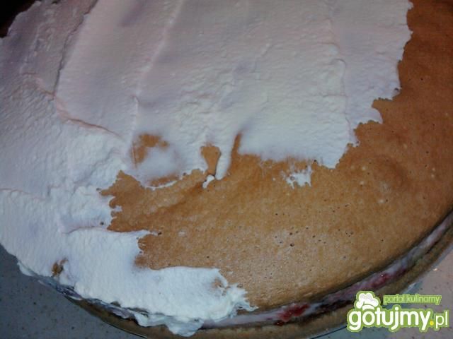 Tort śmietankowo - truskawkowy