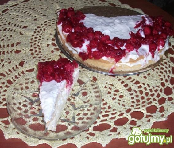 Tort smietankowo-wisniowy