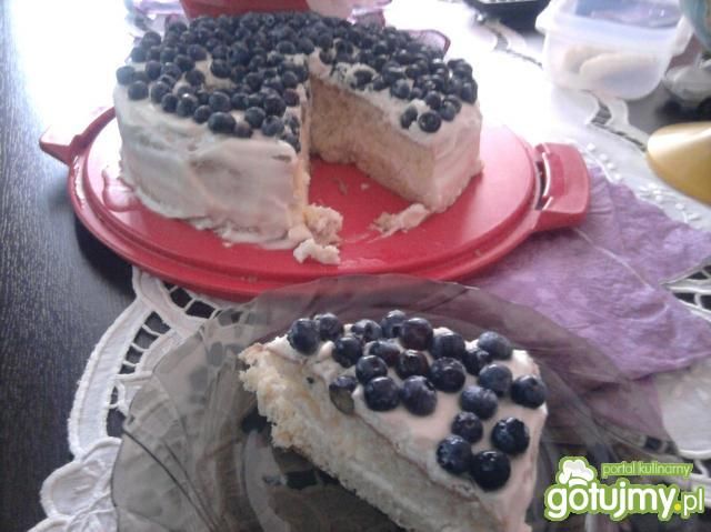Tort śmietankowy z borówkami amerykański Tort śmietankowy z borówkami amerykański