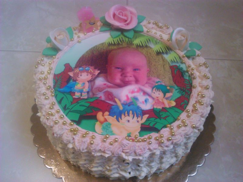 Tort śmietankowy z kinderkami Tort śmietankowy z kinderkami