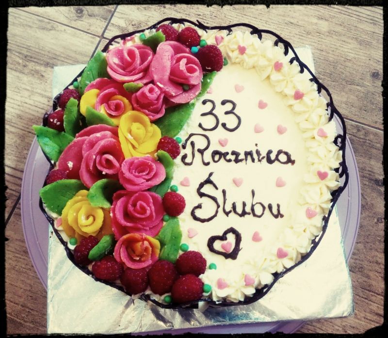 Tort śmietanowo - malinowy Tort śmietanowo - malinowy