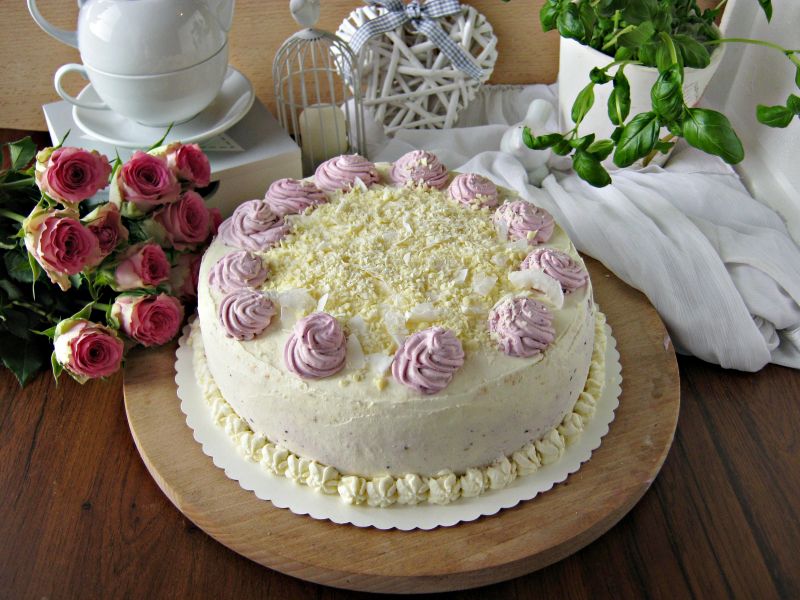 Tort śmietanowo porzeczkowy Tort śmietanowo porzeczkowy