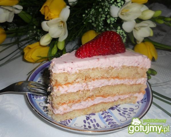 Tort śmietanowo-truskawkowy Tort śmietanowo-truskawkowy