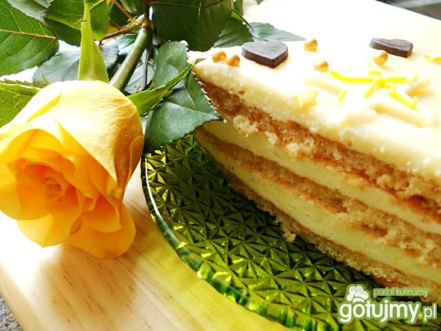 Tort śmietanowy rumowo-marcepanowy