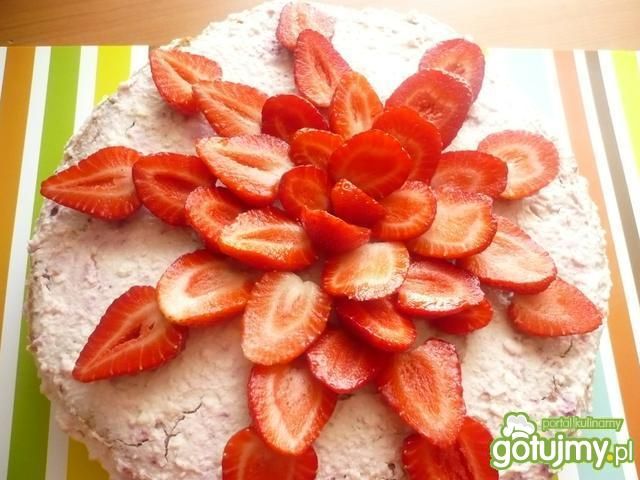 Tort truskawkowy z kremem Tort truskawkowy z kremem