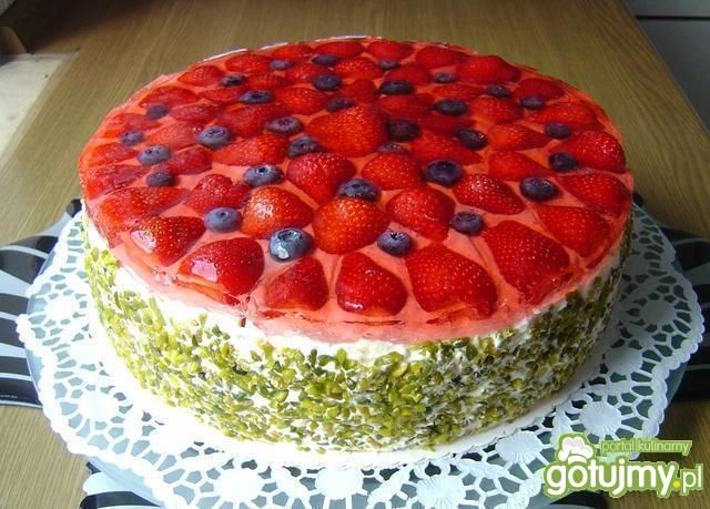 Tort truskawkowy z pistacjami