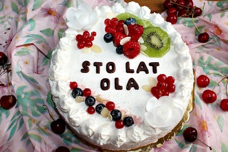 Tort uniwersalny z malinową nutą