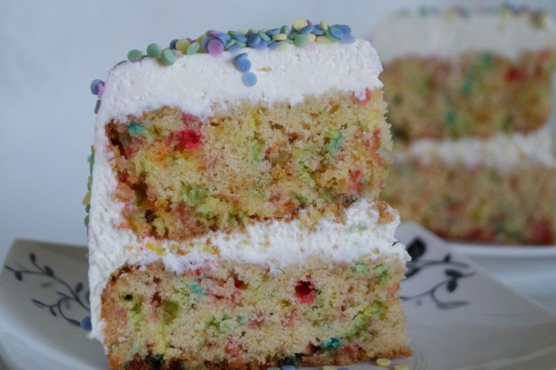 Tort urodzinowy z niespodzianką Tort urodzinowy z niespodzianką