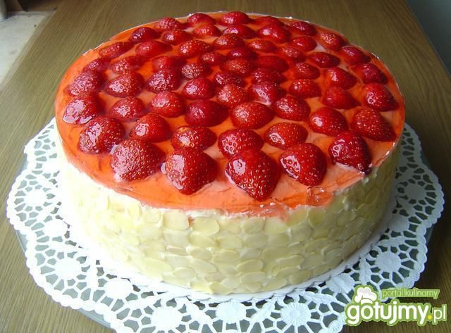 Tort Urodzinowy z Truskawkami Tort Urodzinowy z Truskawkami