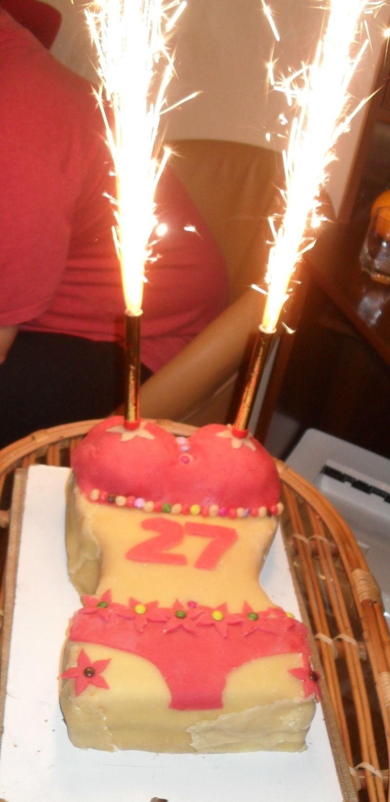 Tort w kształcie bikini