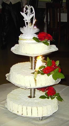 Tort weselny śmietanowy Tort weselny śmietanowy