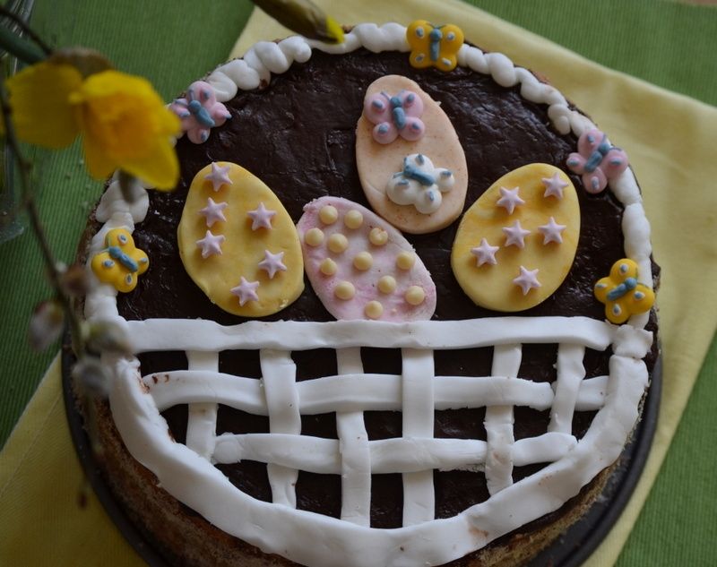 Tort Wielkanocny koszyczek  Tort Wielkanocny koszyczek