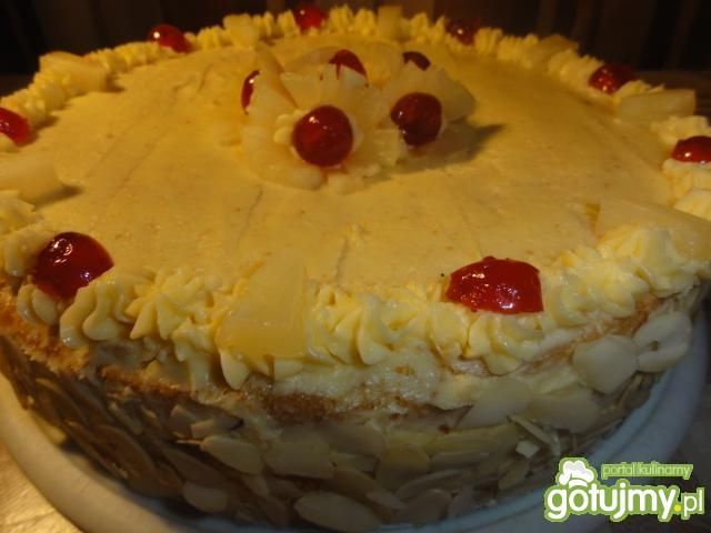 Tort z ananasem. Tort z ananasem.