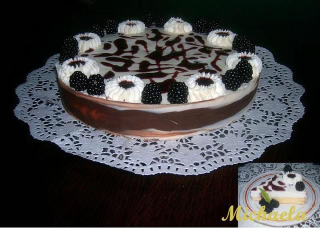  Tort z bitą śmietaną i owocami