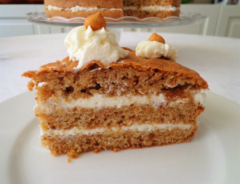 Tort z ciasteczkami amaretti i rumem