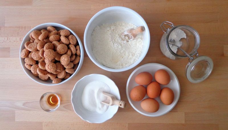 Tort z ciasteczkami amaretti i rumem