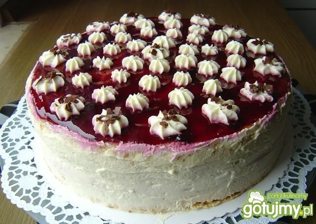 Tort z konfiturą wiśniową Tort z konfiturą wiśniową