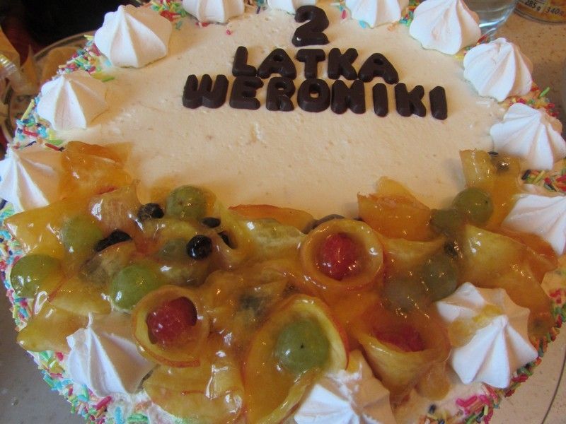 Tort z kremem cytrynowym i bitą śmietaną  Tort z kremem cytrynowym i bitą śmietaną