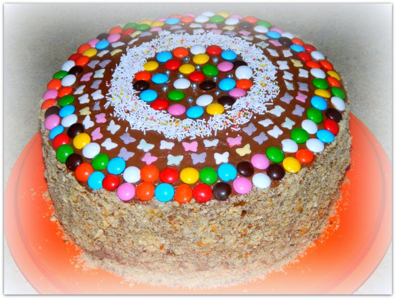 Tort z kremem kakaowym