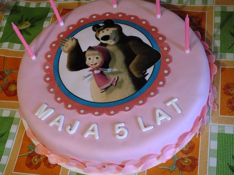 Tort z kremem śmietanowo-malinowym Tort z kremem śmietanowo-malinowym